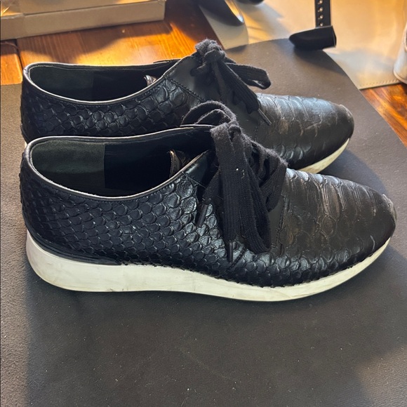 Vionic | Black Textured sneakers shoes 7M 7 M - Picture 2 of 6